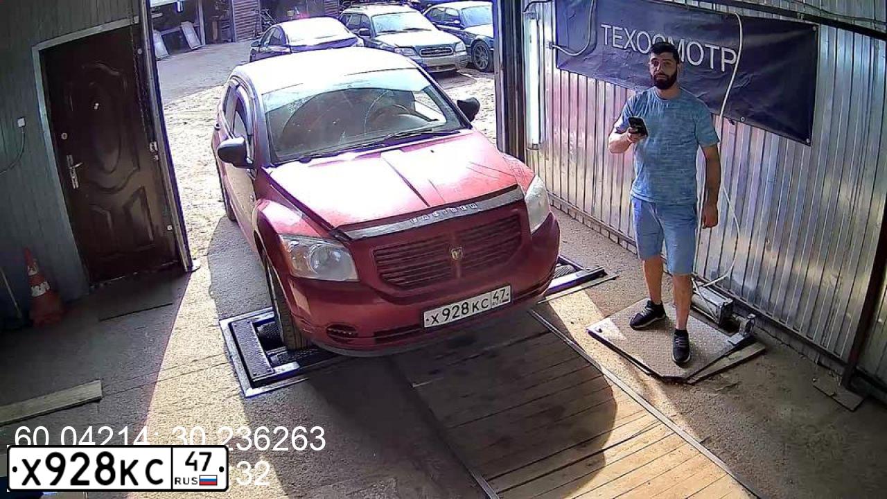 Фото автомобиля DODGE CALIBER, 2007 — госномер Х928КС47. Цвет: Красный