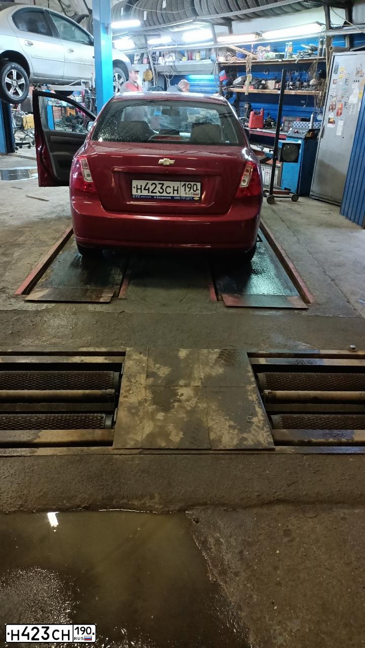 Фото автомобиля CHEVROLET LACETTI, 2011 — госномер О569СО790. Цвет: Красный