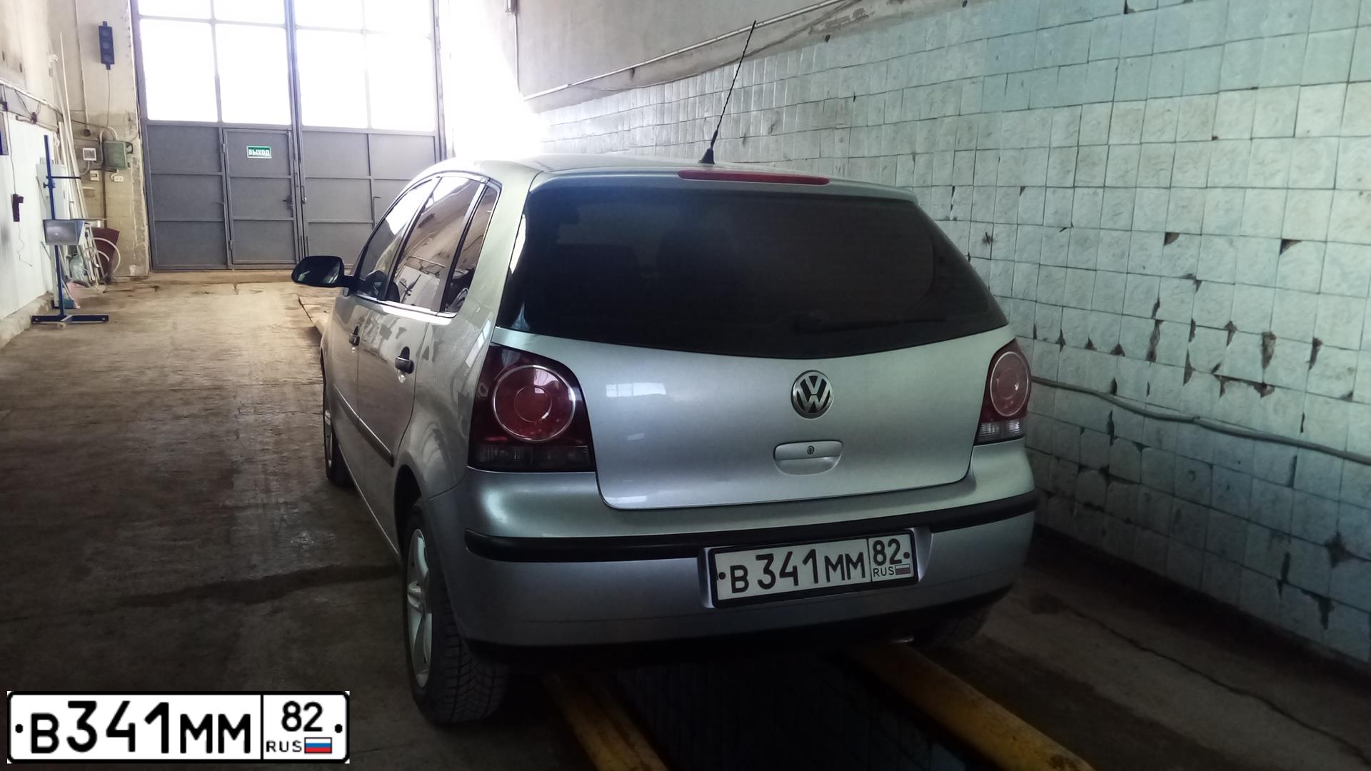 Фото автомобиля VOLKSWAGEN POLO, 2008 — госномер Н648ВО82. Цвет: Серебристый