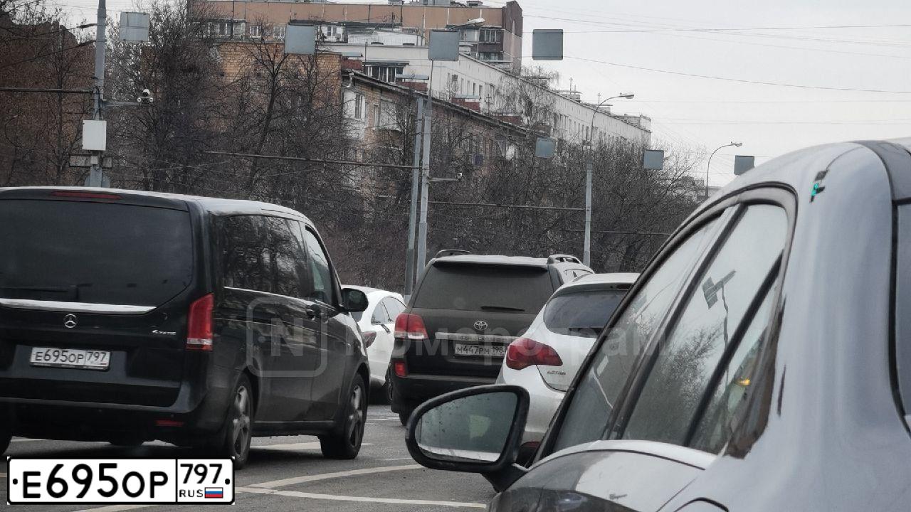 Фото автомобиля MERCEDES V-KLASSE, 2016 — госномер Е695ОР797. Цвет: ЧЕРНЫЙ
