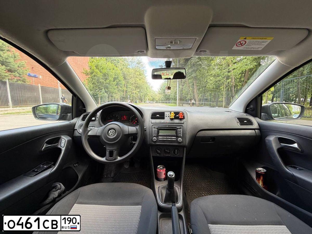 Фото автомобиля VOLKSWAGEN POLO, 2011 — госномер О461СВ190. Цвет: СЕРЫЙ