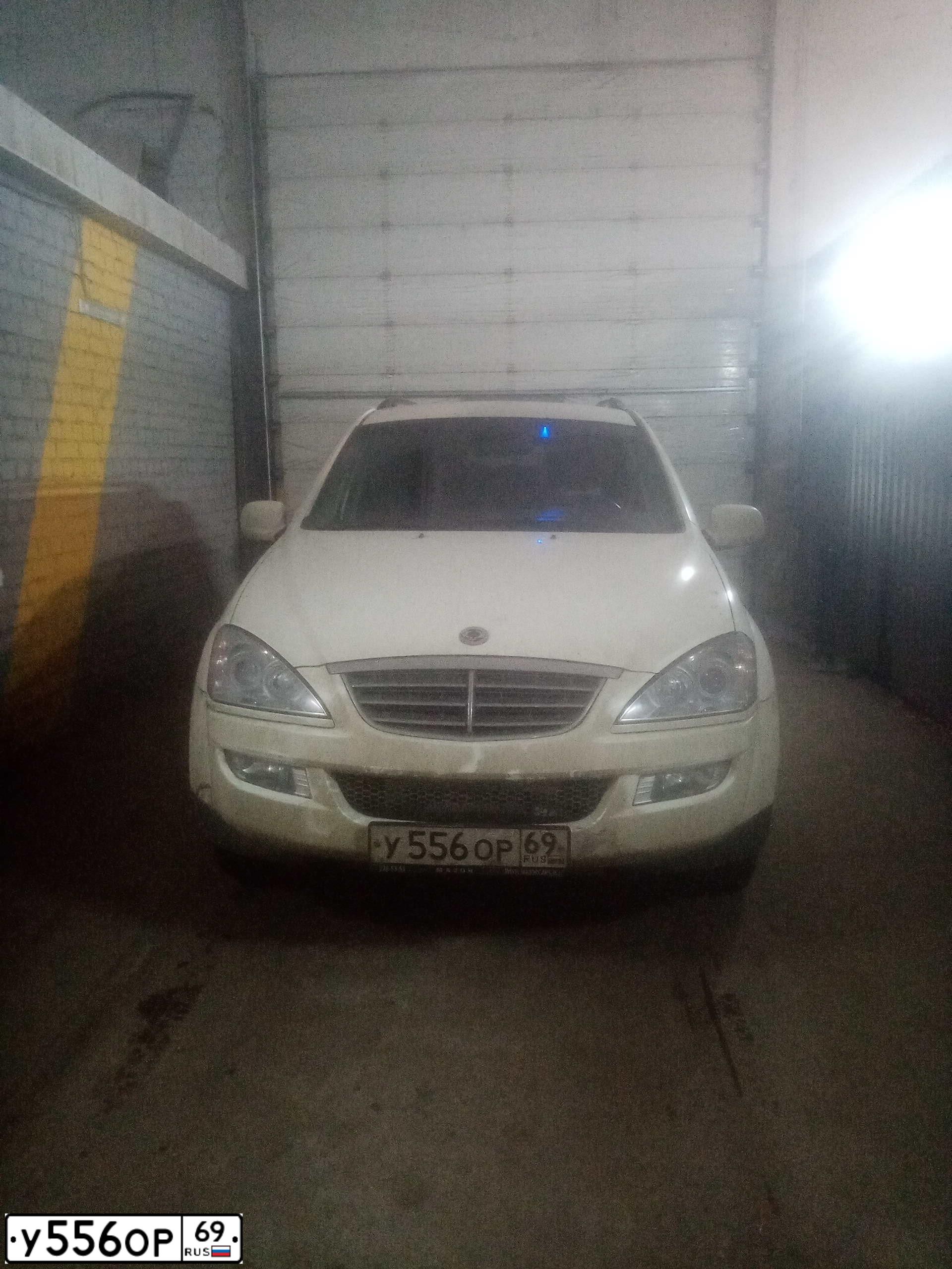 Фото автомобиля SSANGYONG KYRON, 2008 — госномер У556ОР69. Цвет: БЕЛЫЙ