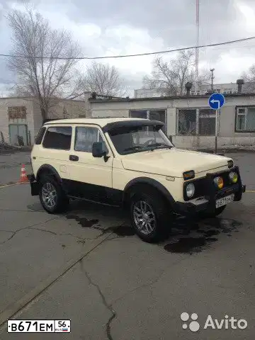 Фото автомобиля LADA NIVA, 1998 — госномер В903ЕС156. Цвет: СВЕТЛО-ЖЕЛТЫЙ