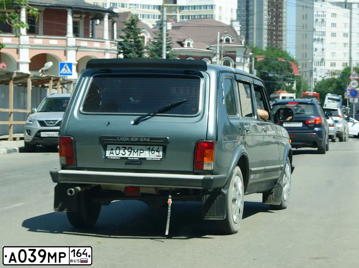 Фото автомобиля LADA 2131 NIVA, 2013 — госномер А039МР164. Цвет: СРЕДНИЙ СЕРО ЗЕЛЕНЫЙ МЕТАЛЛ