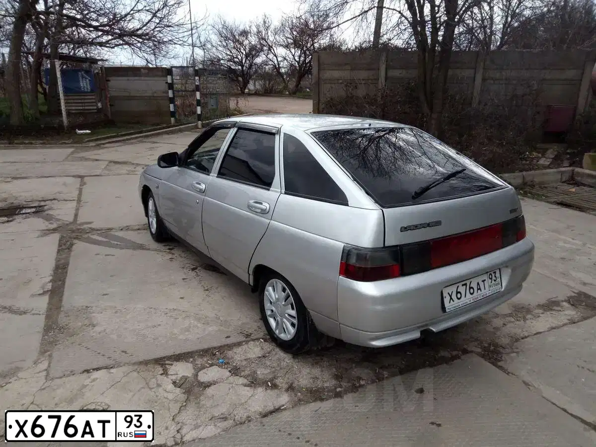 Фото автомобиля LADA 2112, 2003 — госномер В215АТ82. Цвет: серебристый