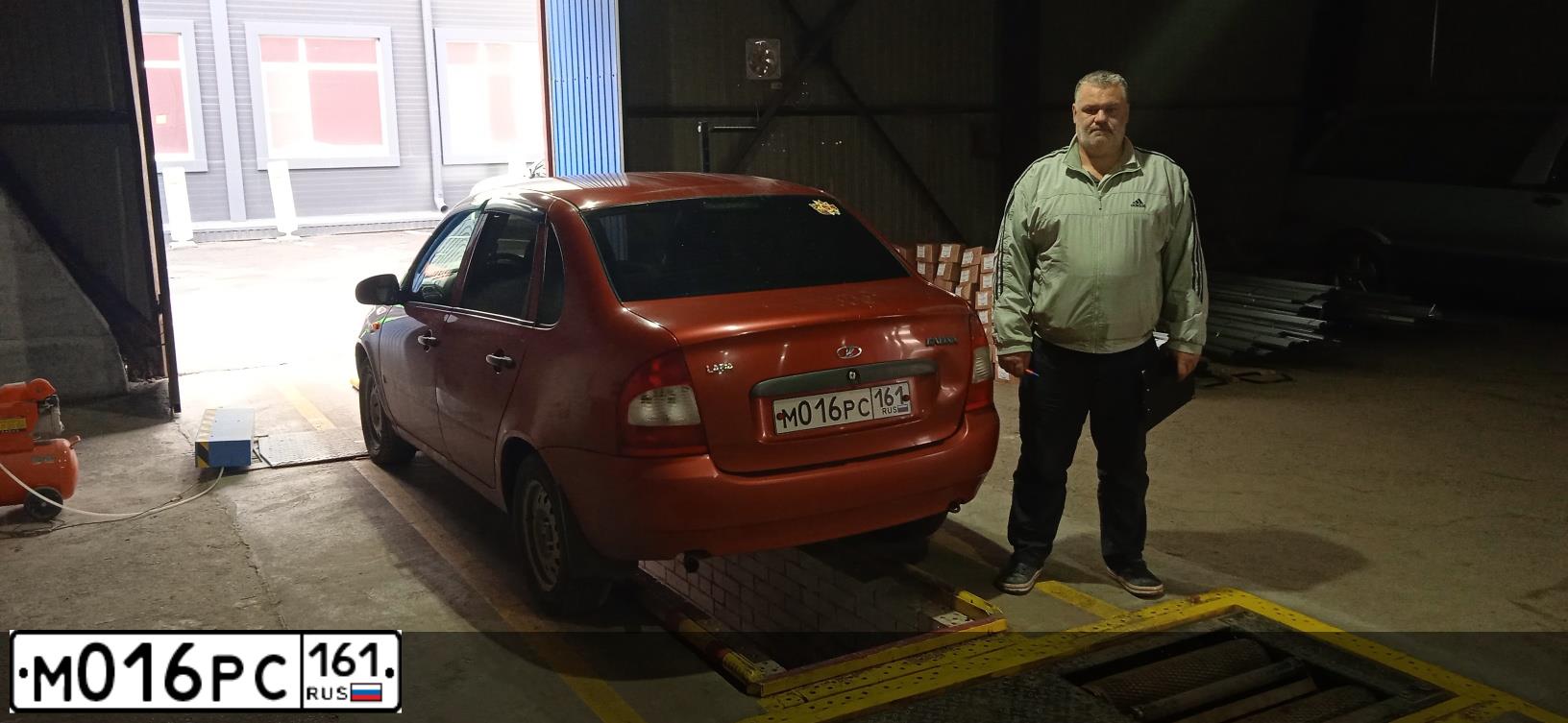Фото автомобиля MERCEDES E-KLASSE, 2010 — госномер В555СУ116. Цвет: Темно-синий