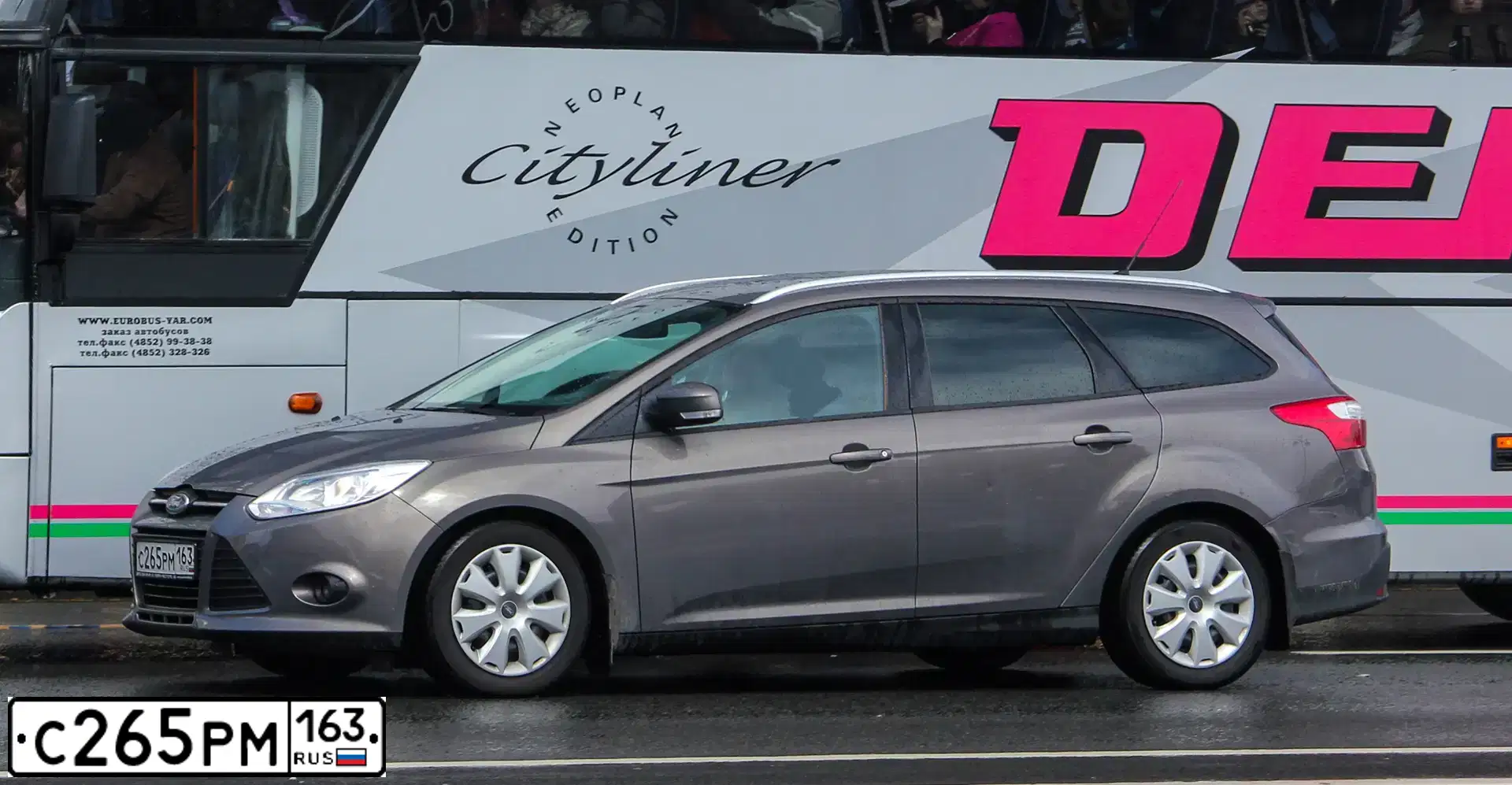 Фото автомобиля FORD FOCUS, 2013 — госномер Н147СО790. Цвет: СЕРО-КОРИЧНЕВЫЙ