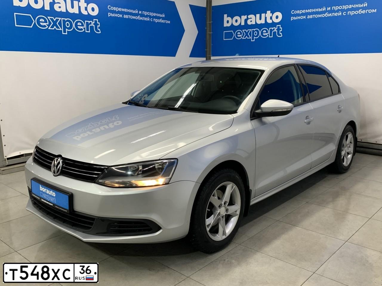 Фото автомобиля VOLKSWAGEN JETTA, 2014 — госномер Т830ЕА136. Цвет: Серебристый