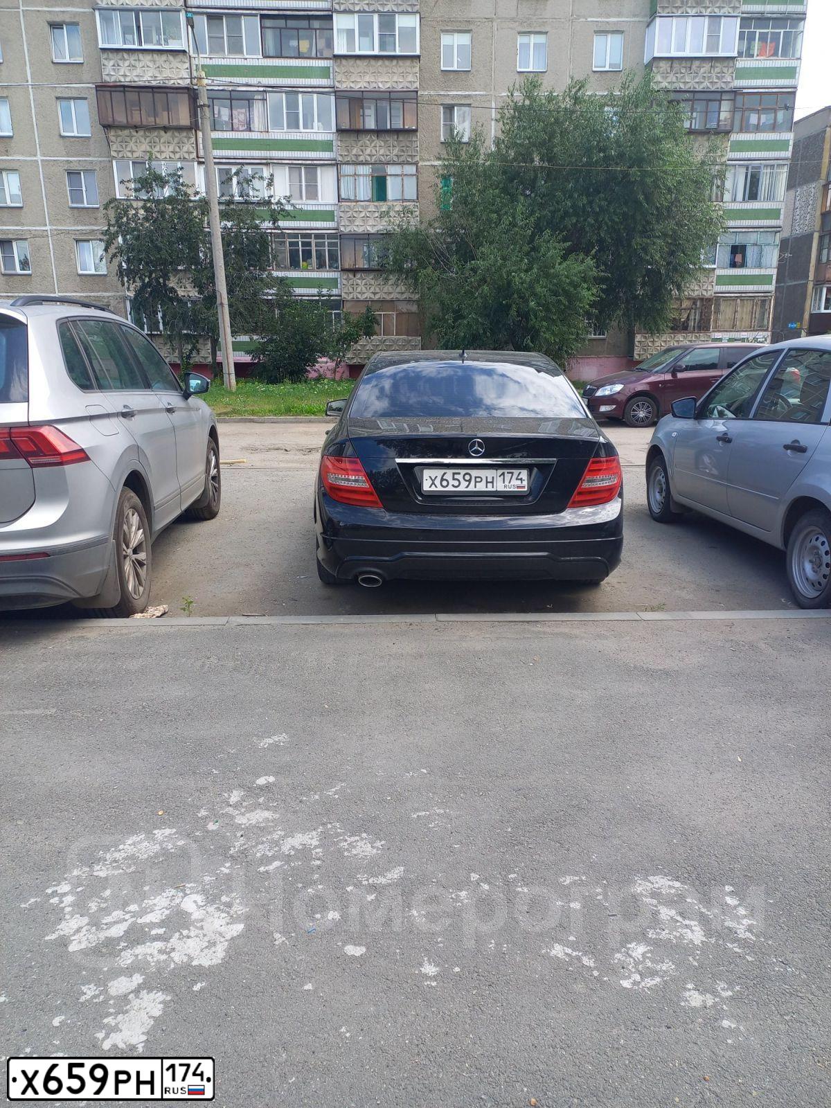 Фото автомобиля MERCEDES C-KLASSE, 2012 — госномер Х659РН174. Цвет: ЧЕРНЫЙ