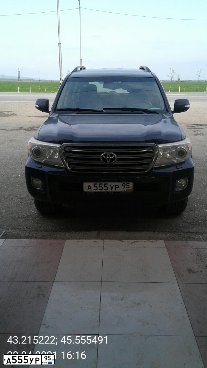 Фото автомобиля TOYOTA LANDCRUISER 200, 2012 — госномер С528НС89. Цвет: ЧЕРНЫЙ