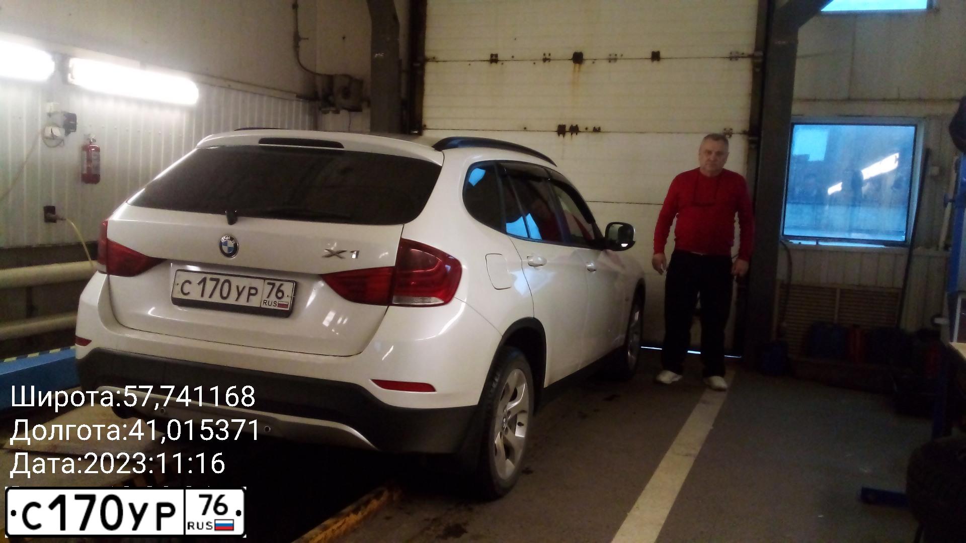 Фото автомобиля BMW X1, 2011 — госномер Е222ТР152. Цвет: Белый