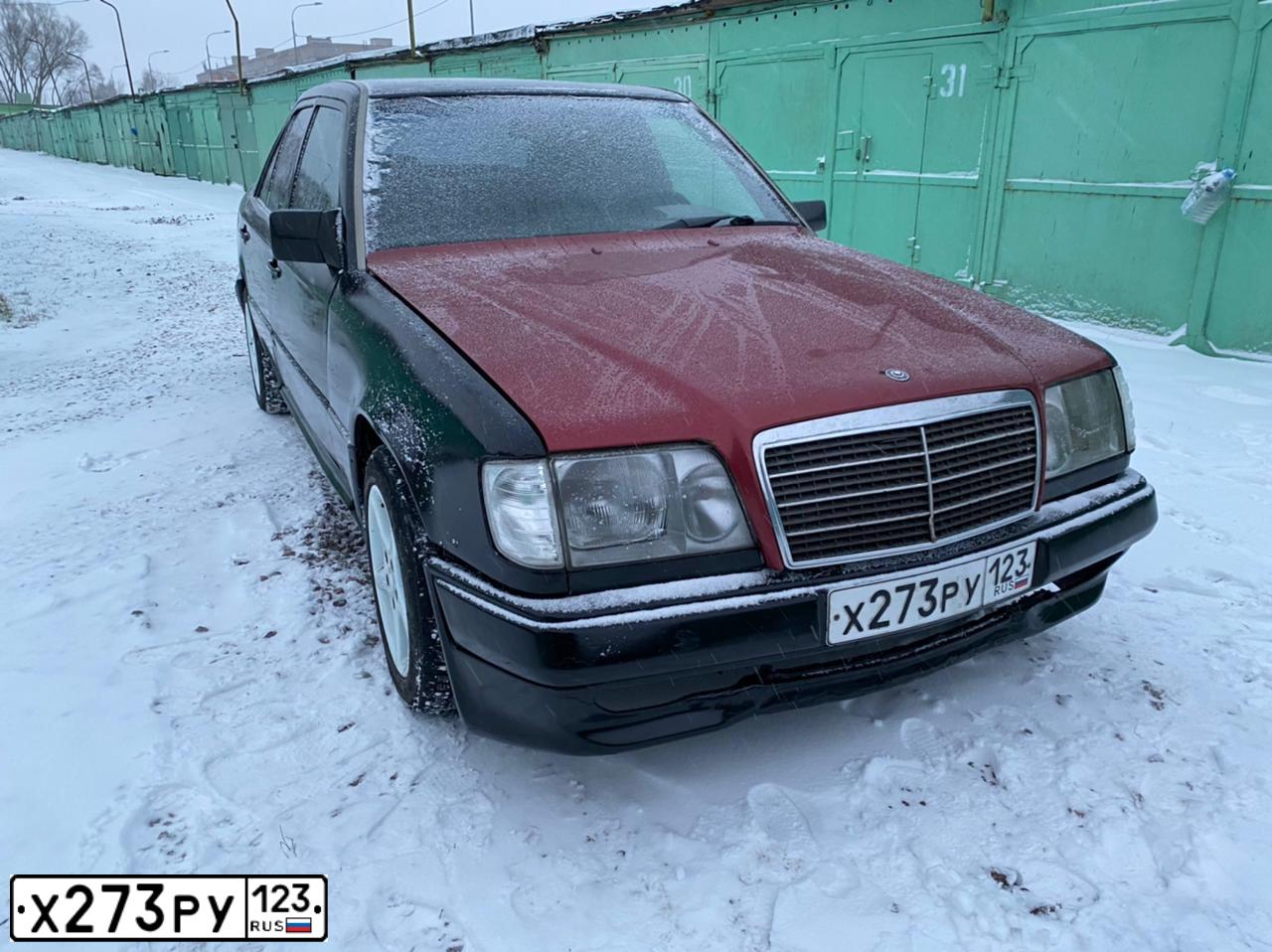 Фото автомобиля MERCEDES E-KLASSE, 1990 — госномер Х273РУ123. Цвет: ЧЕРНЫЙ