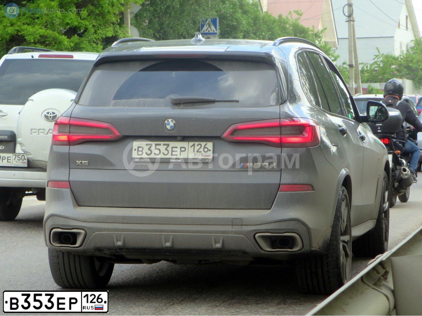 Фото автомобиля BMW X5, 2019 — госномер В353ЕР126. Цвет: Серый