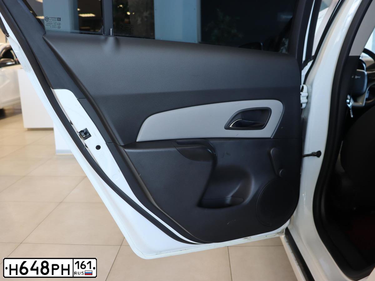 Фото автомобиля CHEVROLET CRUZE, 2012 — госномер Р459МУ790. Цвет: Белый