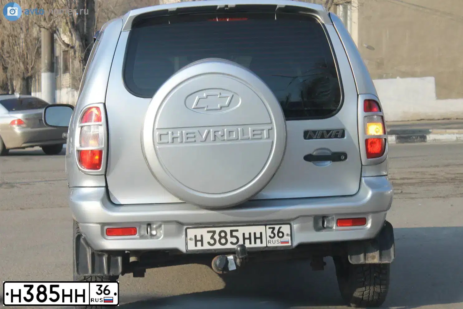 Фото автомобиля LADA 2121 NIVA, 2006 — госномер М727МТ36. Цвет: БЕЛЫЙ