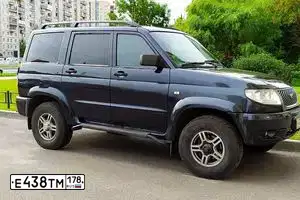 Фото автомобиля UAZ Z 3163 PATRIOT, 2011 — госномер Е438ТМ178. Цвет: АВАНТЮРИН МЕТАЛЛИК