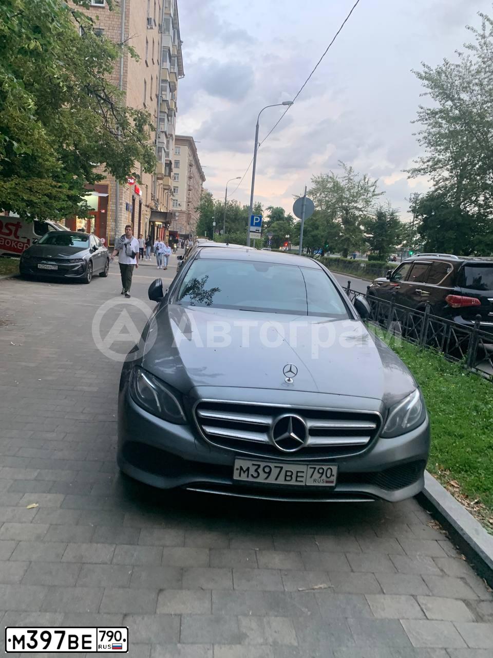 Фото автомобиля MERCEDES-BENZ E200, 2017 — госномер Е842АМ550. Цвет: Серый