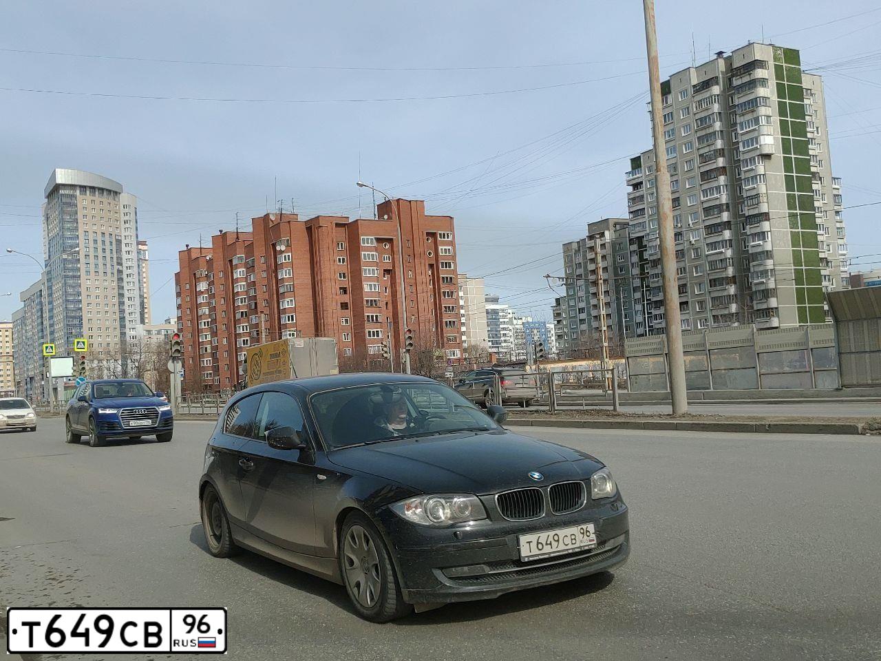 Фото автомобиля BMW SERIE 1, 2010 — госномер Т649СВ96. Цвет: ЧЕРНЫЙ