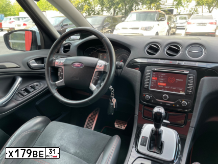 Фото автомобиля FORD S-MAX, 2011 — госномер О711МХ136. Цвет: Белый