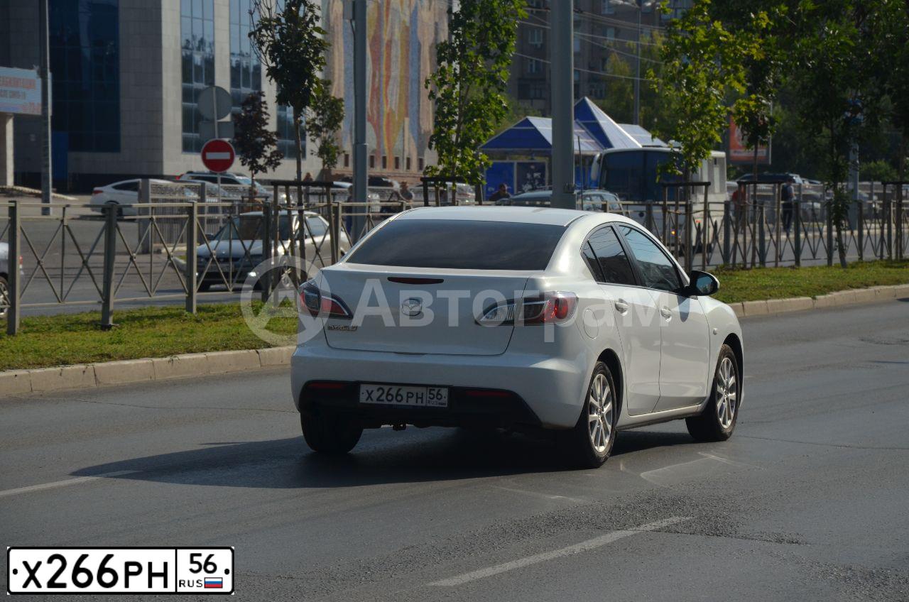 Фото автомобиля MAZDA 3, 2011 — госномер Х266РН56. Цвет: БЕЛЫЙ