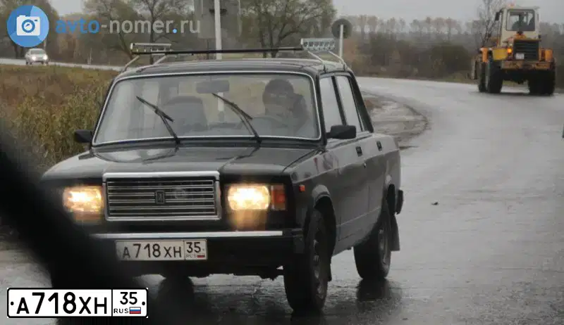 Фото автомобиля LADA 2107, 2010 — госномер А718ХН35. Цвет: Сине-Черный