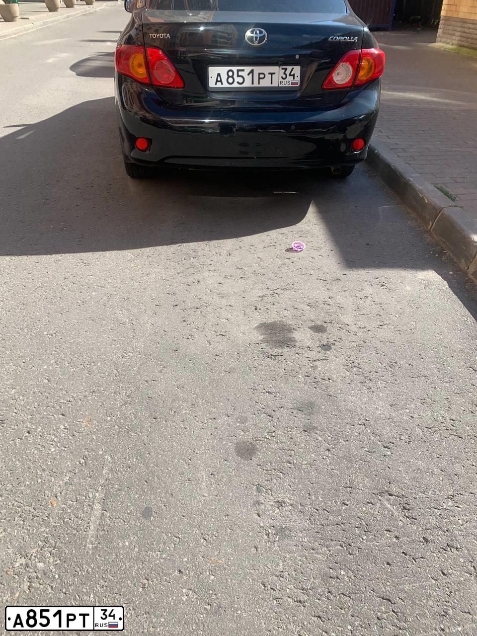 Фото автомобиля TOYOTA COROLLA, 2008 — госномер А851РТ34. Цвет: ЧЕРНЫЙ