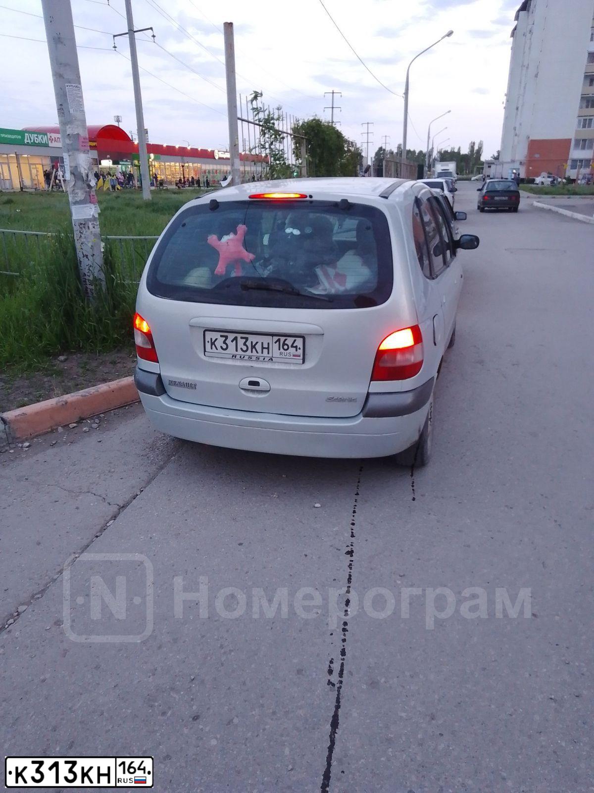Фото автомобиля RENAULT MEGANE /GRAND/ SCENIC, 2001 — госномер К313КН164. Цвет: СЕРЕБРИСТЫЙ