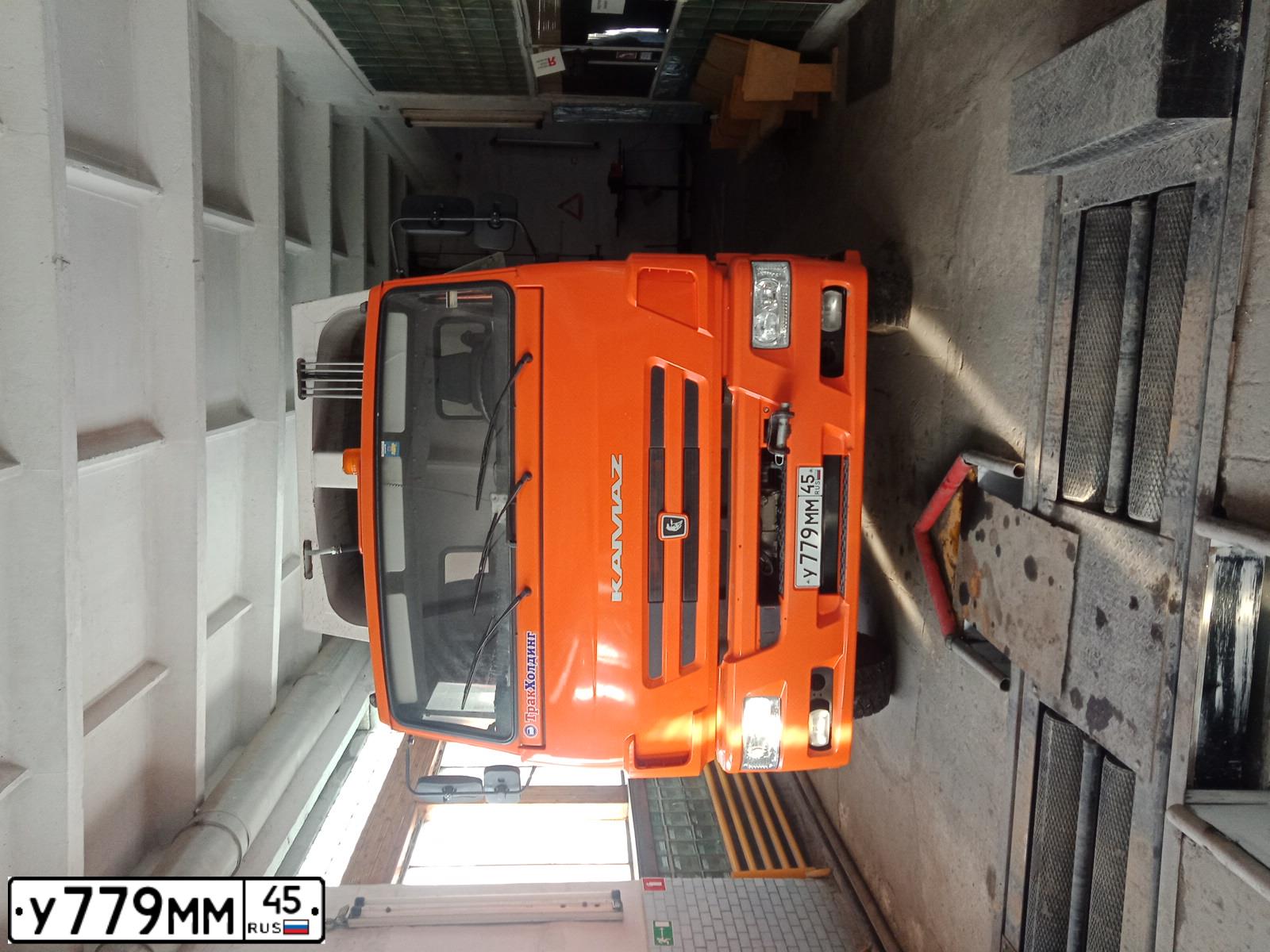 Фото автомобиля KAMAZ 53605 /4X2/, 2019 — госномер У779ММ45. Цвет: ОРАНЖЕВЫЙ RAL 2009