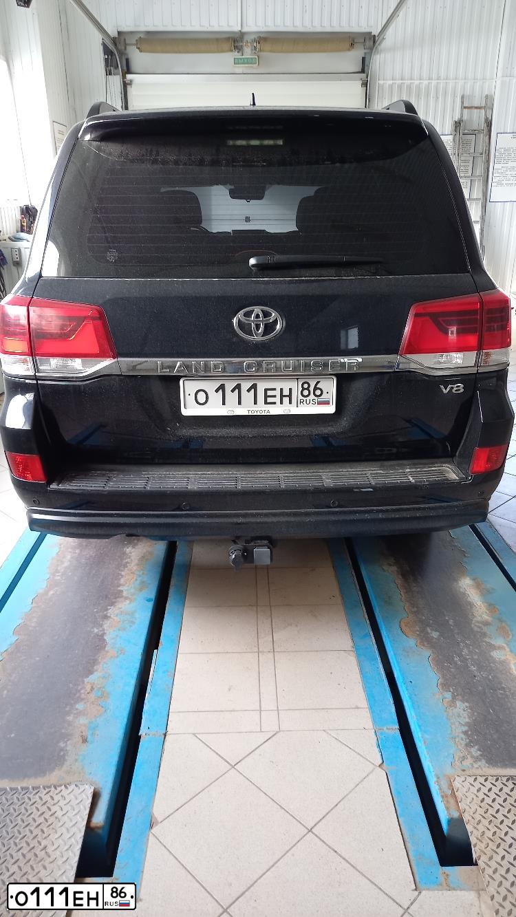 Фото автомобиля LEXUS LX, 2010 — госномер А176МТ186. Цвет: ЧЕРНЫЙ