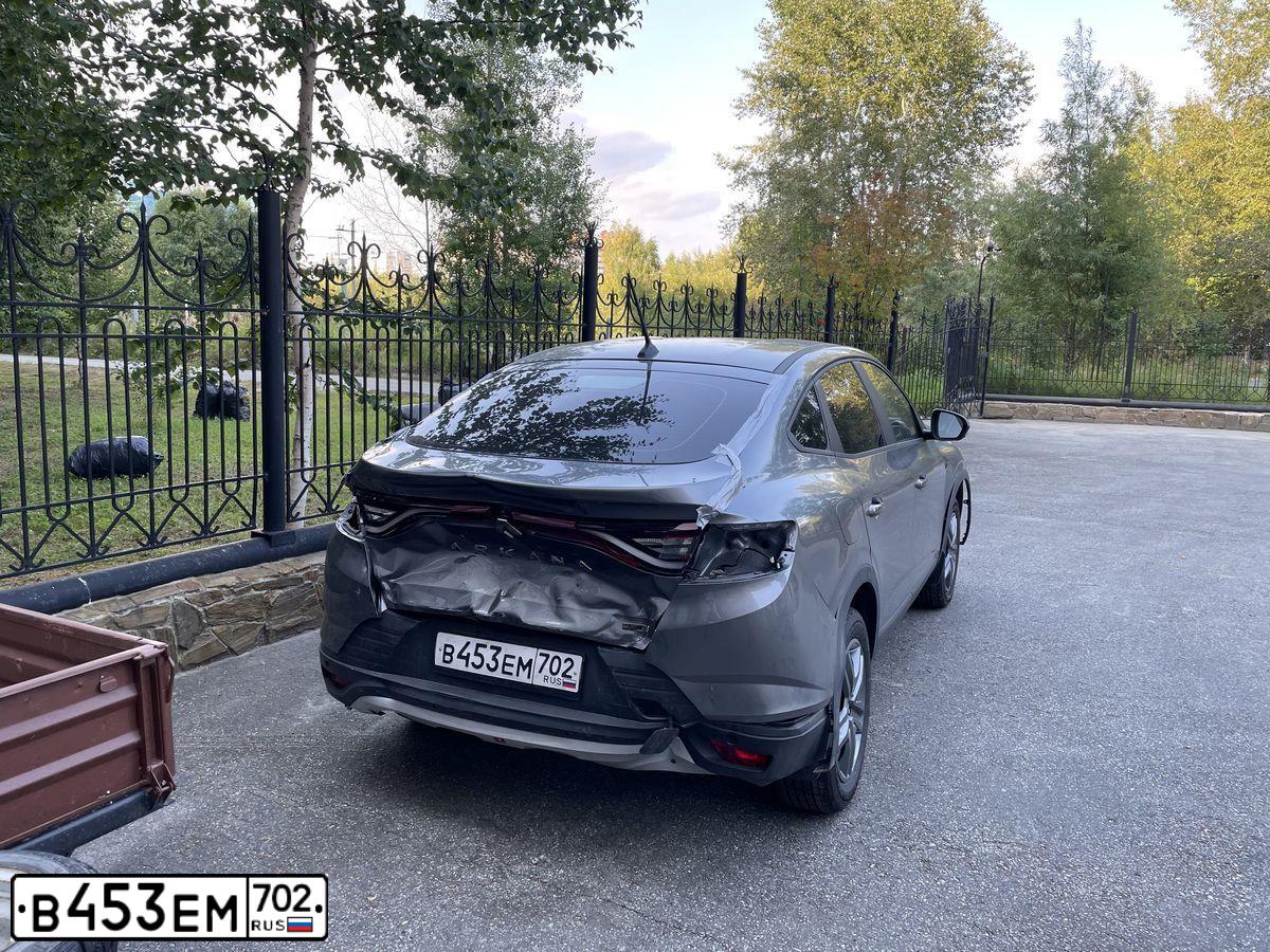 Фото автомобиля RENAULT ARKANA, 2021 — госномер Р335НХ67. Цвет: СЕРЫЙ