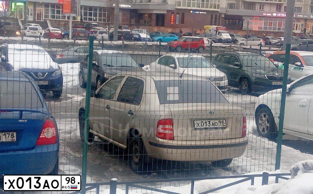 Фото автомобиля SKODA FABIA, 2006 — госномер О856АМ10. Цвет: ЗОЛОТИСТЫЙ