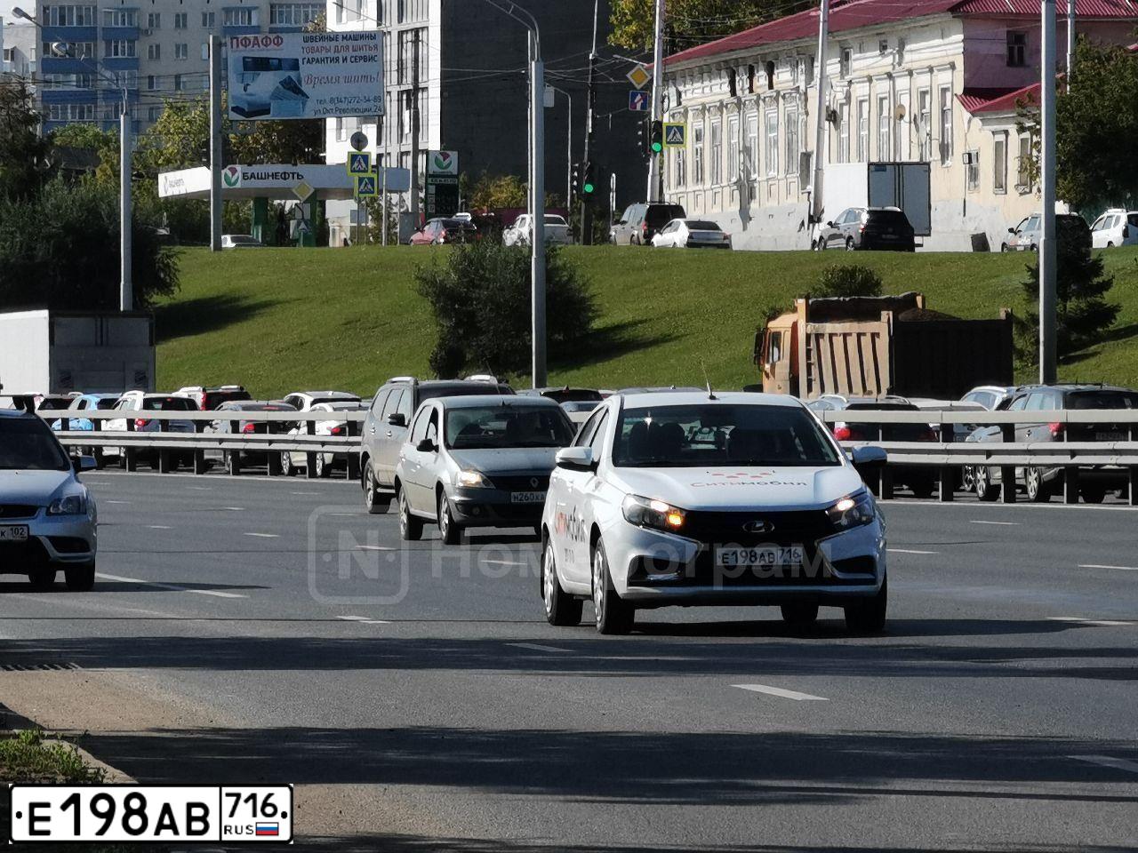 Фото автомобиля LADA VESTA, 2019 — госномер В128ТС09. Цвет: Белый
