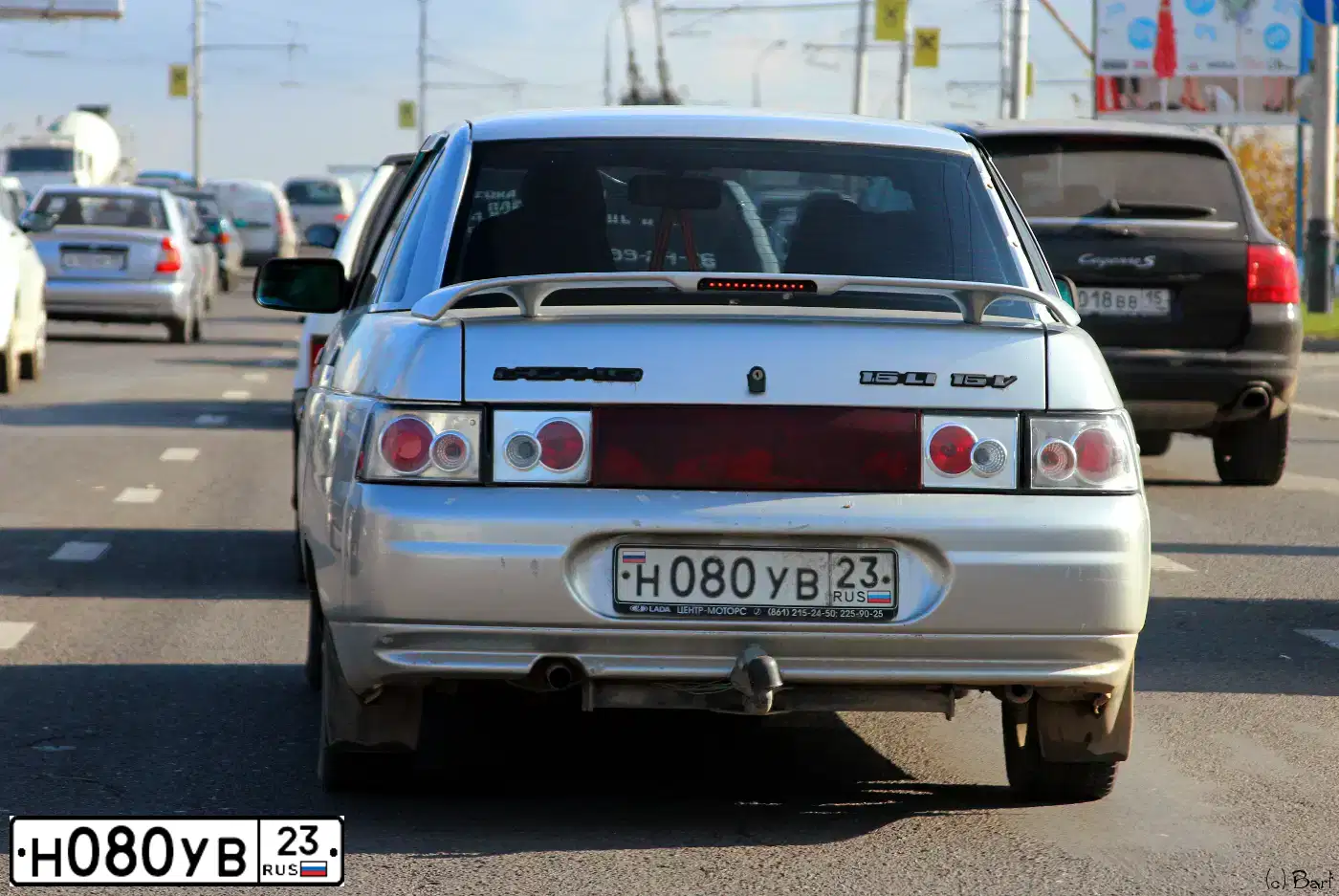 Фото автомобиля LADA 2110 LADA, 2005 — госномер Н080УВ23. Цвет: СВЕТЛО-СЕРЕБРИСТЫЙ МЕТАЛЛ