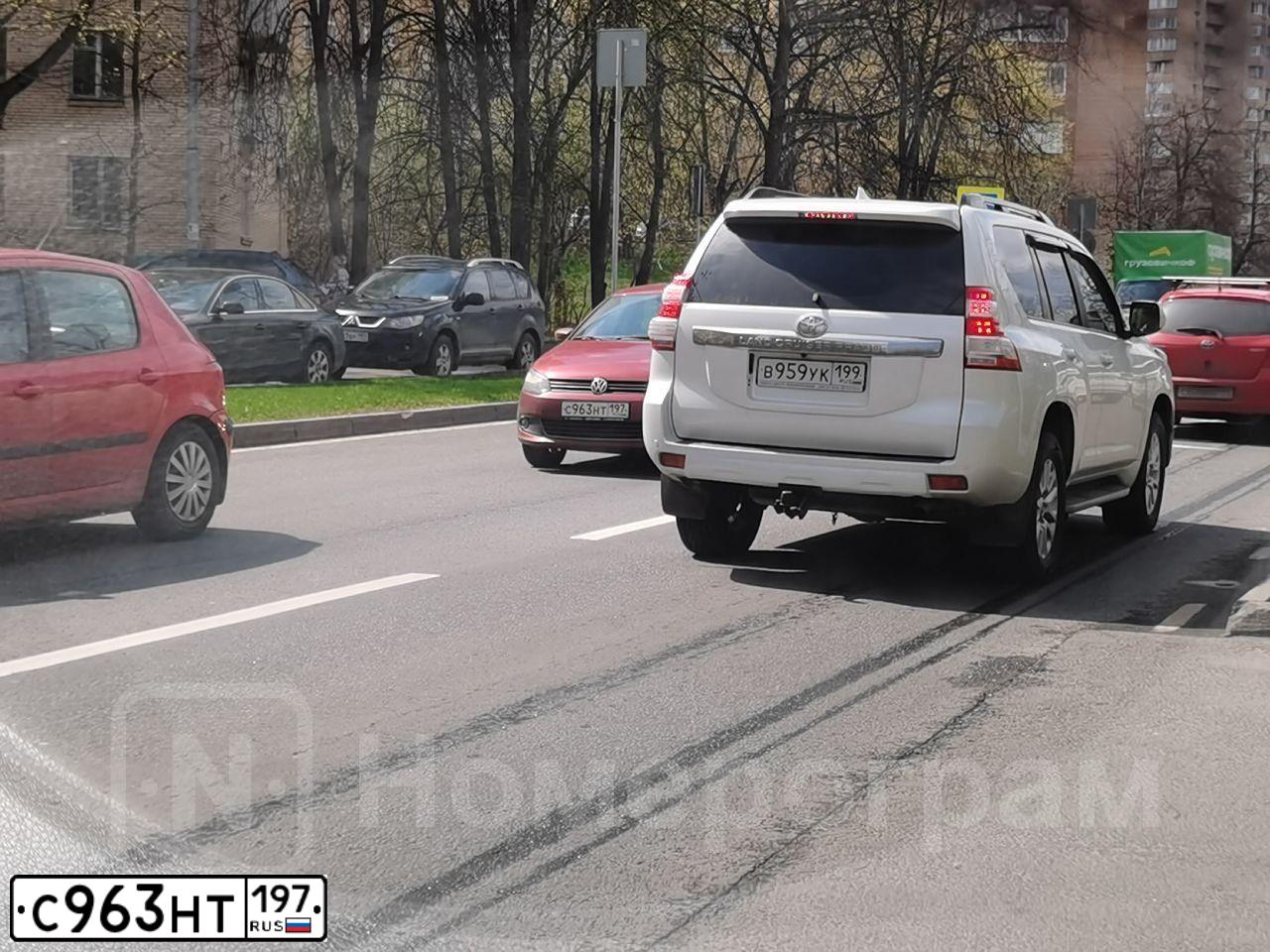 Фото автомобиля VOLKSWAGEN POLO, 2011 — госномер М448ОУ13. Цвет: ВИШНЕВО-КРАСНЫЙ