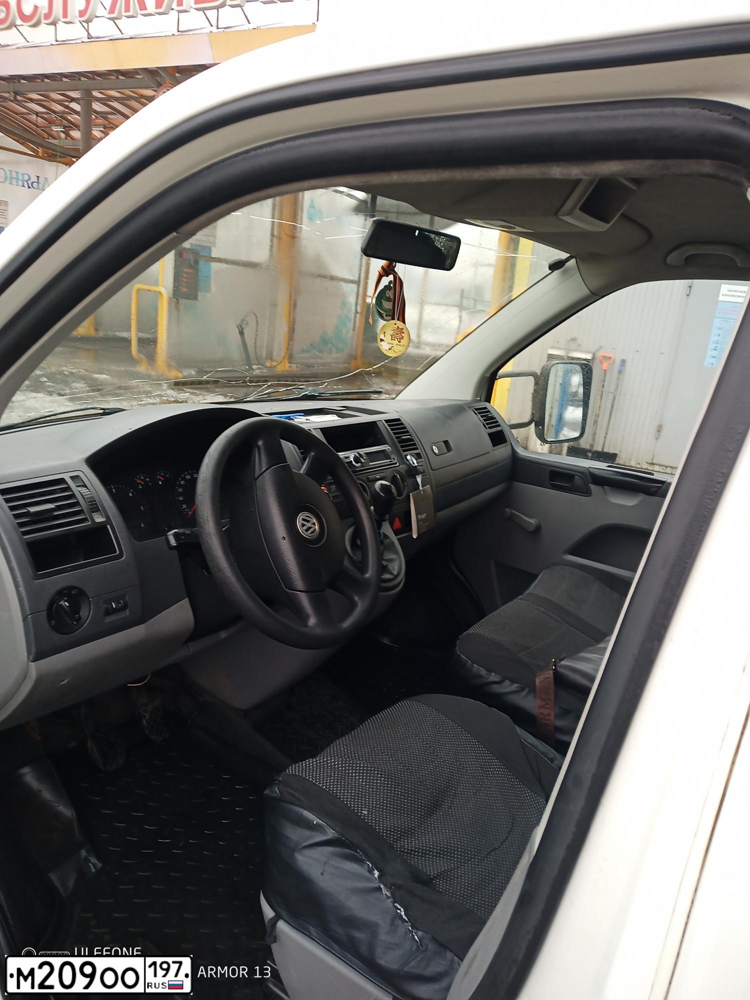 Фото автомобиля VOLKSWAGEN TRANSPORTER, 2008 — госномер М209ОО197. Цвет: СЕРО-БЕЛЫЙ