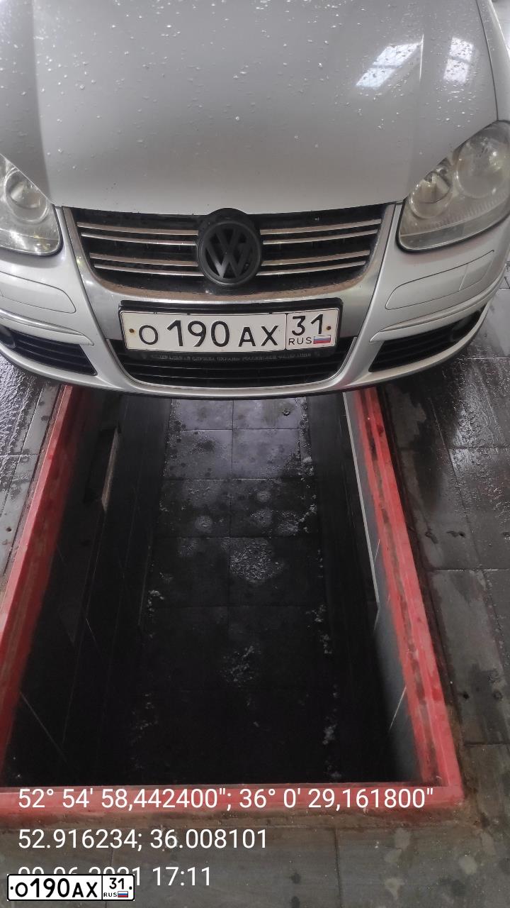 Фото автомобиля VOLKSWAGEN JETTA, 2009 — госномер О190АХ31. Цвет: Серый