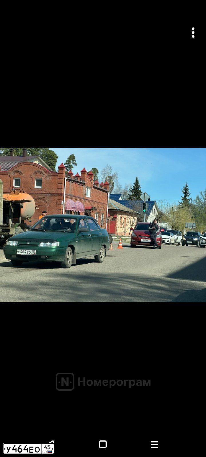 Фото автомобиля PONTIAC VIBE, 2006 — госномер Х982КО774. Цвет: Белый