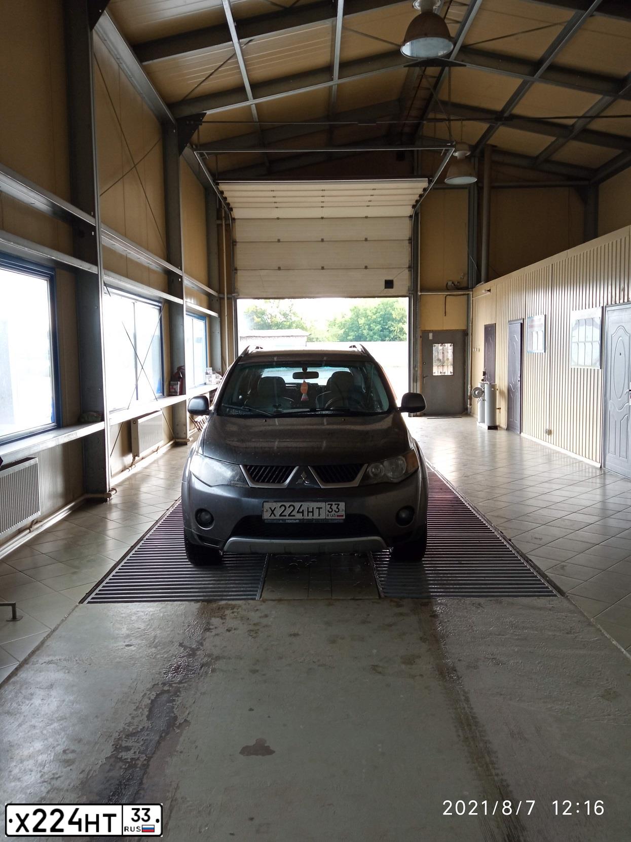 Фото автомобиля MITSUBISHI OUTLANDER, 2008 — госномер Х224НТ33. Цвет: СЕРЫЙ