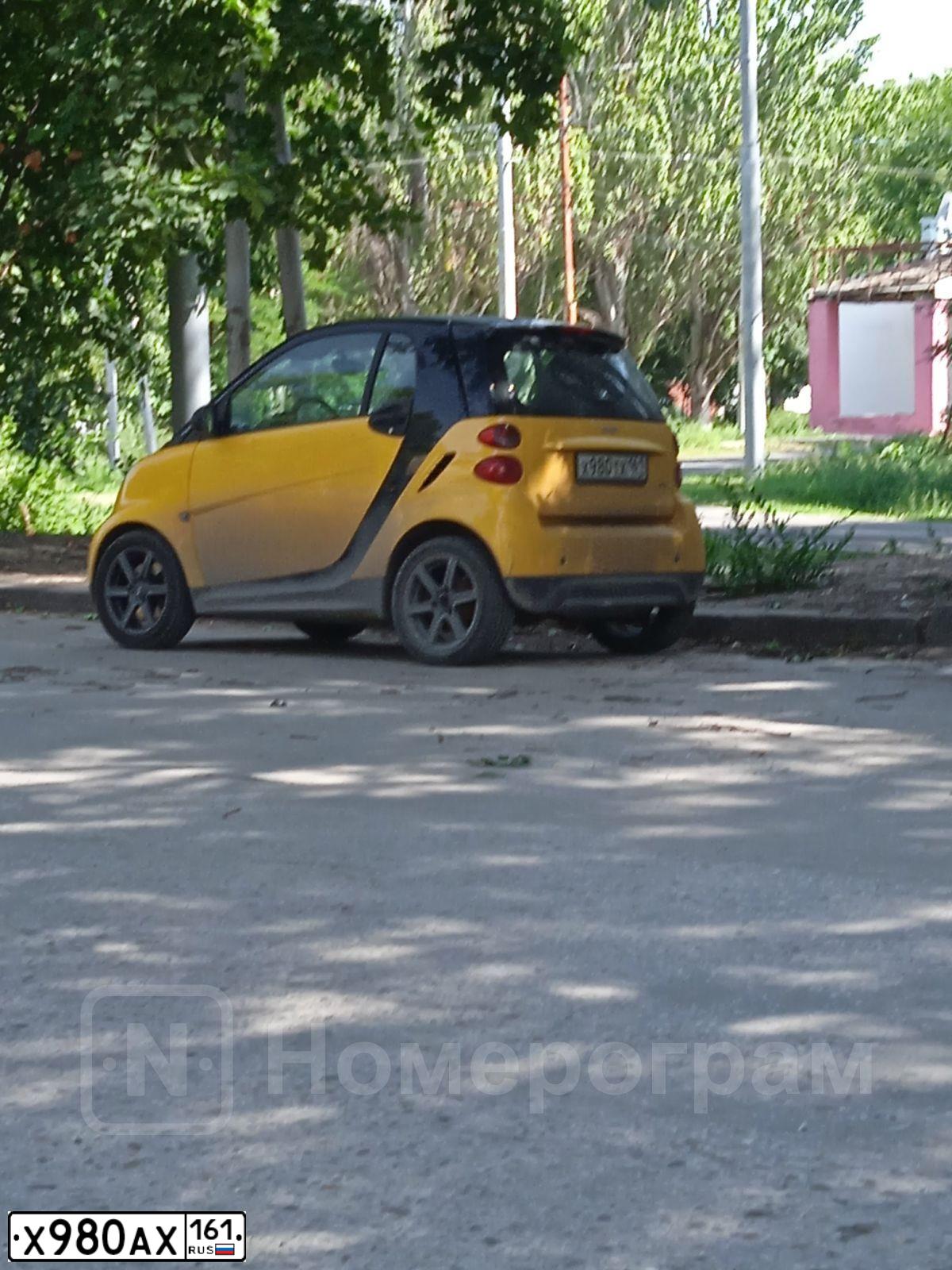 Фото автомобиля LADA 2112, 2002 — госномер Х980АХ161. Цвет: СЕРЕБ.СЕРО-ЗЕЛЕНЫЙ