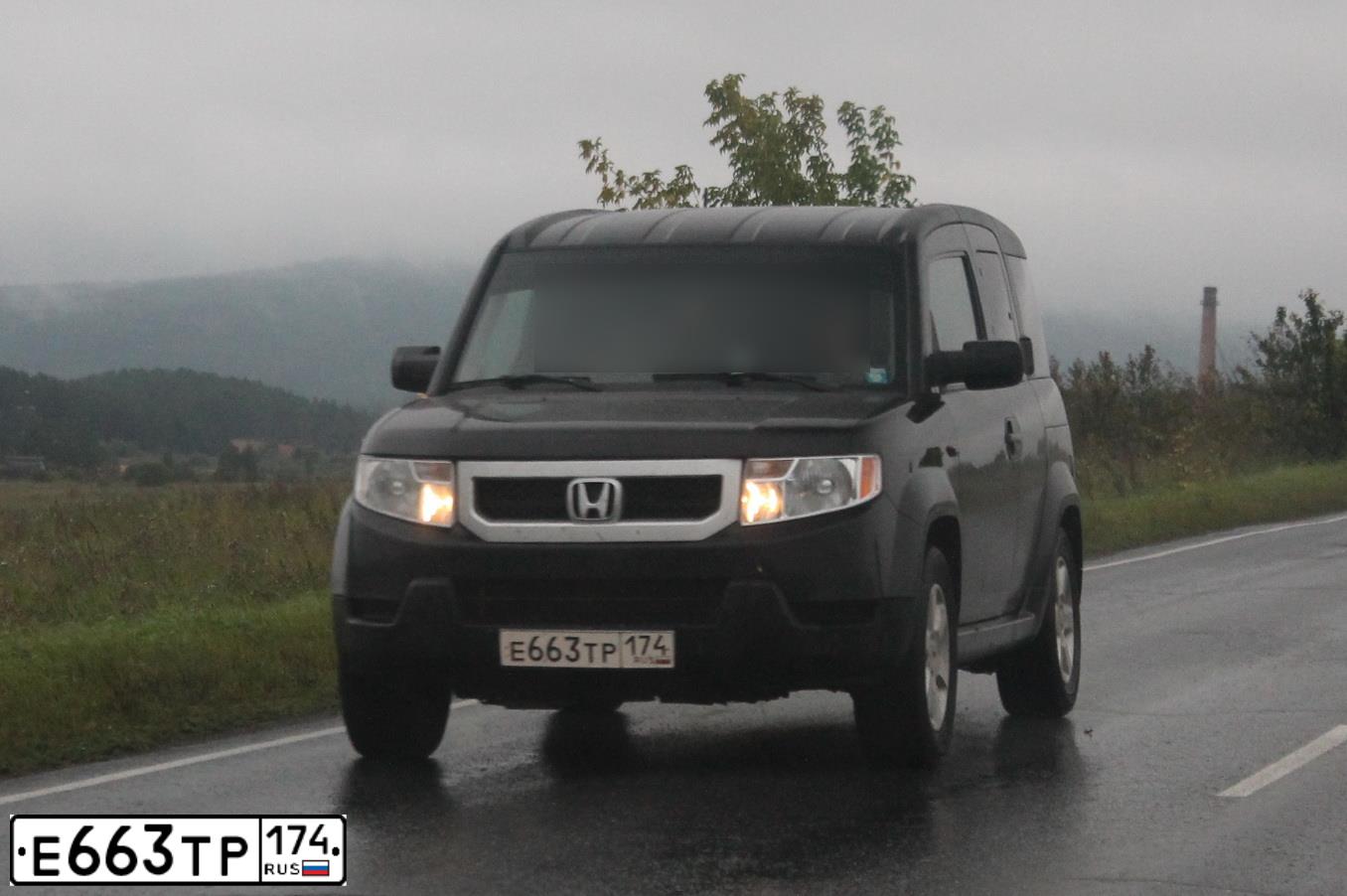 Фото автомобиля HONDA ELEMENT, 2011 — госномер Е663ТР174. Цвет: ЧЕРНЫЙ