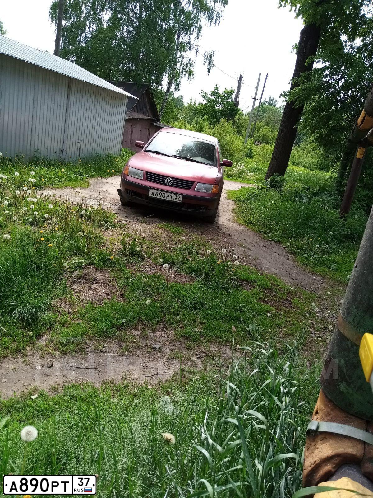 Фото автомобиля VOLKSWAGEN PASSAT, 1997 — госномер А890РТ37. Цвет: ВИШНЕВЫЙ