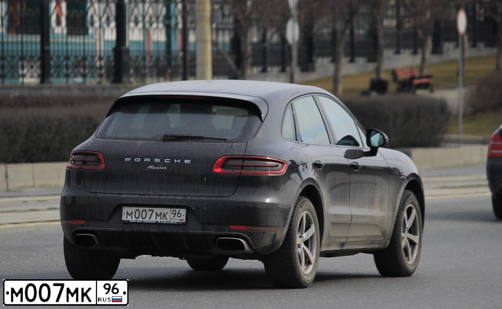 Фото автомобиля VOLVO SERIE FL /4X2/, 2005 — госномер Р261МО797. Цвет: Красный