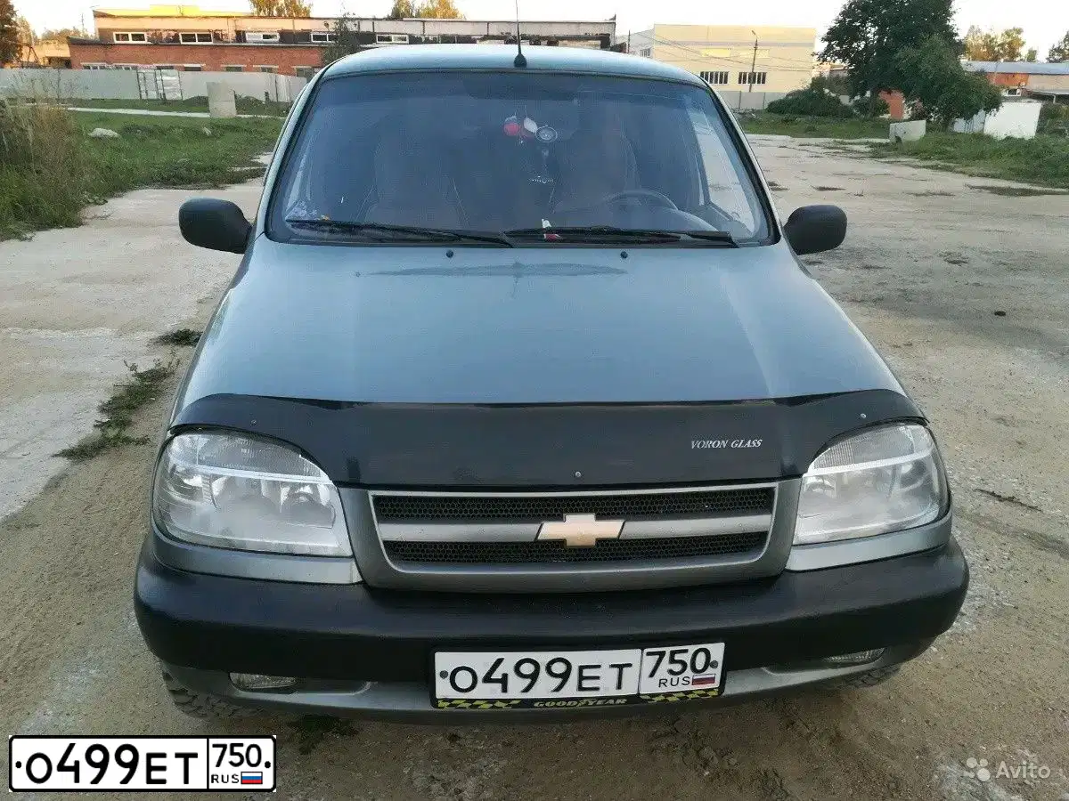 Фото автомобиля CHEVROLET NIVA, 2005 — госномер М638ОВ82. Цвет: Темно-серый металлик