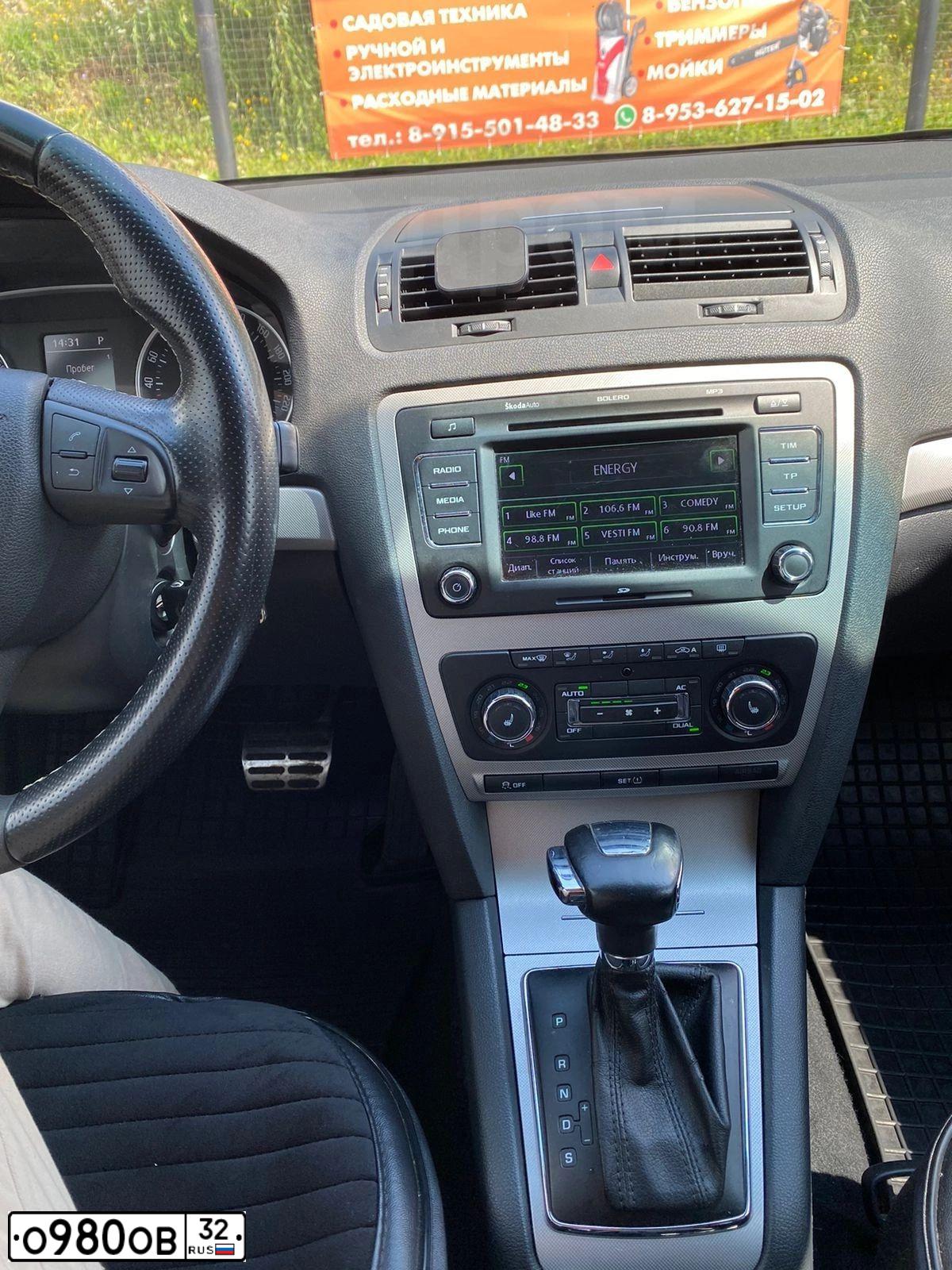 Фото автомобиля SKODA OCTAVIA, 2012 — госномер С099РЕ57. Цвет: СЕРЫЙ
