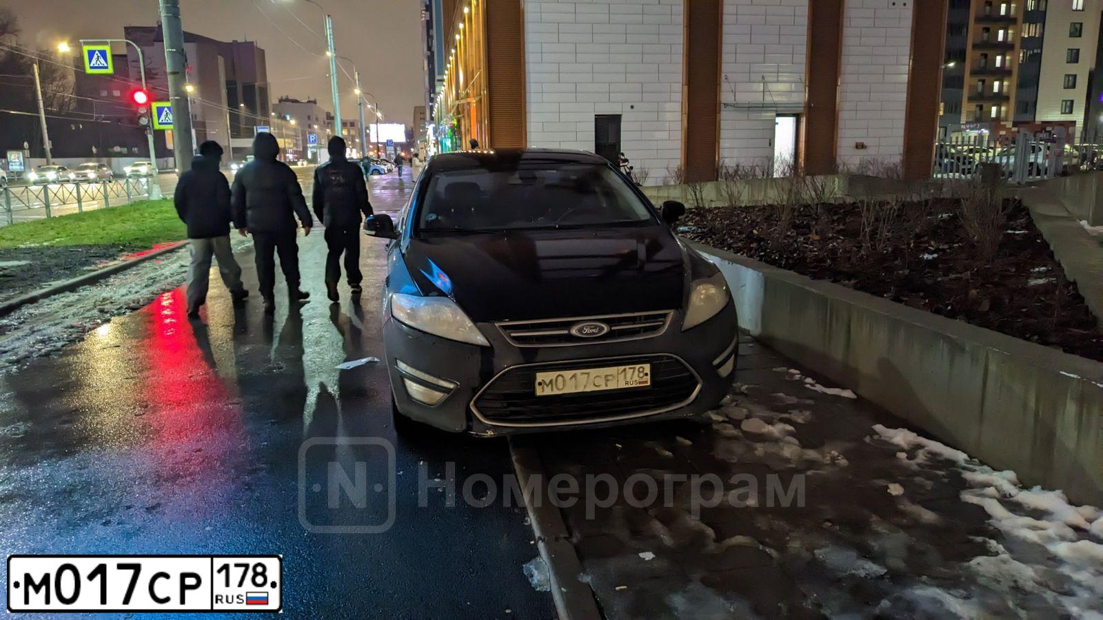 Фото автомобиля FORD MONDEO, 2012 — госномер М017СР178. Цвет: ЧЕРНЫЙ