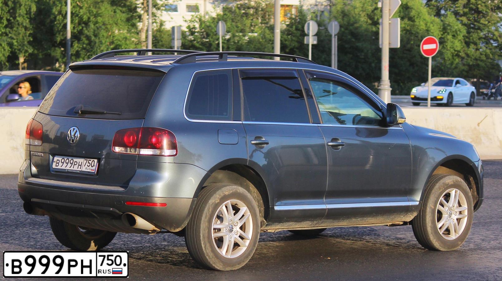 Фото автомобиля VOLKSWAGEN TOUAREG, 2007 — госномер А104ХК790. Цвет: СЕРЫЙ ТЕМНЫЙ
