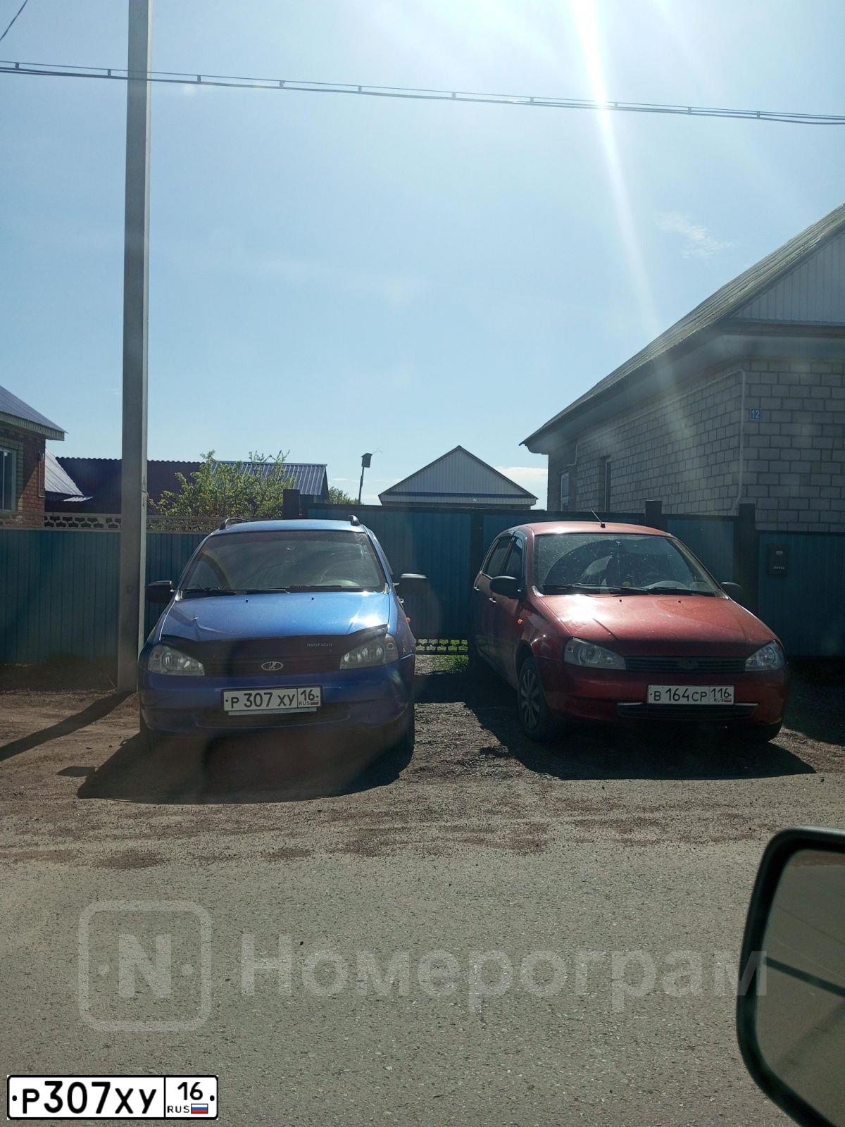 Фото автомобиля LADA 1117 KALINA, 2009 — госномер Р307ХУ16. Цвет: ЯРКО-СИНИЙ