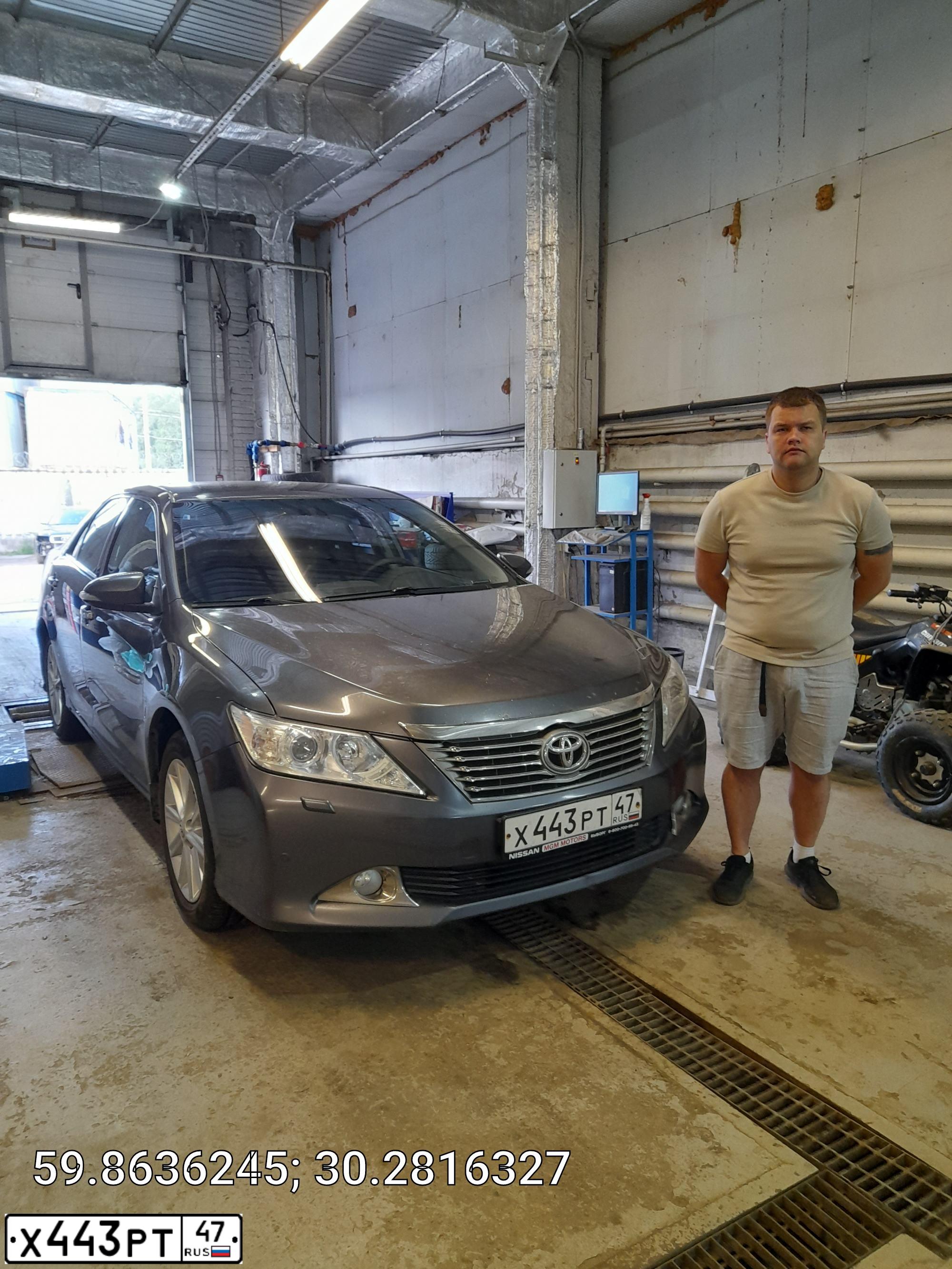 Фото автомобиля TOYOTA CAMRY, 2013 — госномер К700ХС147. Цвет: СЕРЫЙ