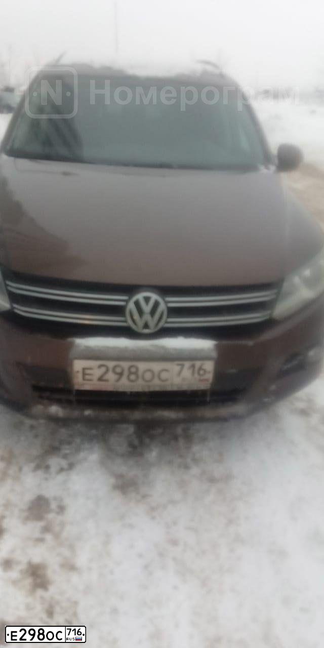 Фото автомобиля VOLKSWAGEN TIGUAN, 2014 — госномер Е298ОС716. Цвет: Коричневый