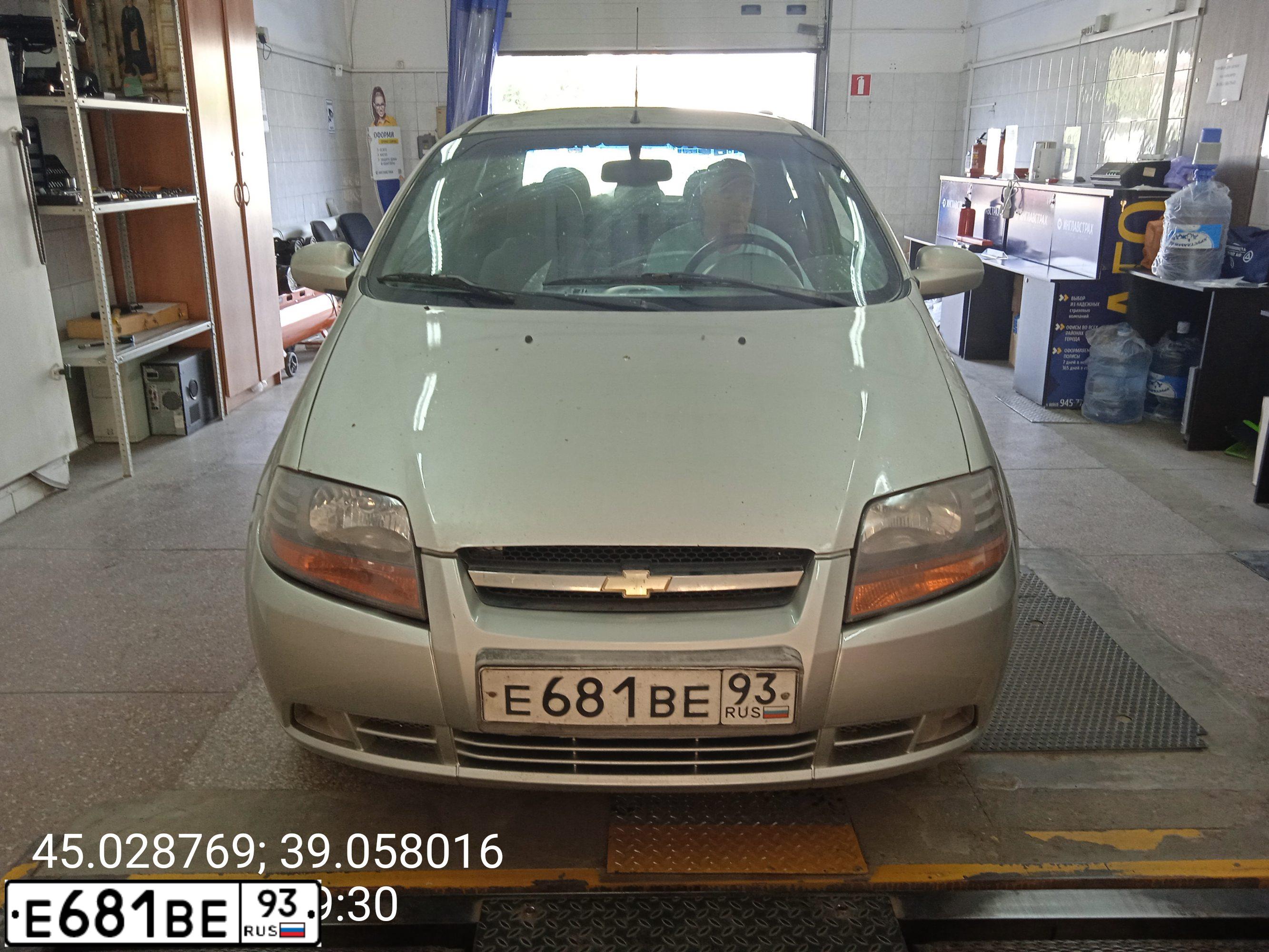 Фото автомобиля CHEVROLET AVEO, 2005 — госномер Е681ВЕ93. Цвет: СЕРЕБРИСТЫЙ